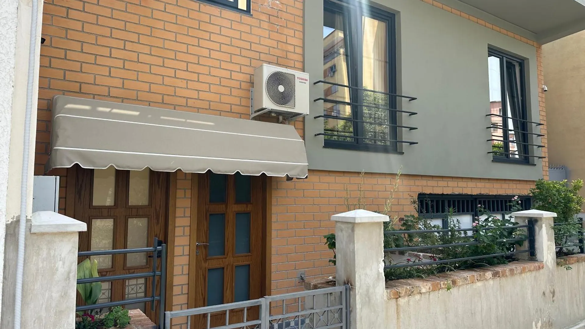 Central Comfort Suites Tirana Apartment