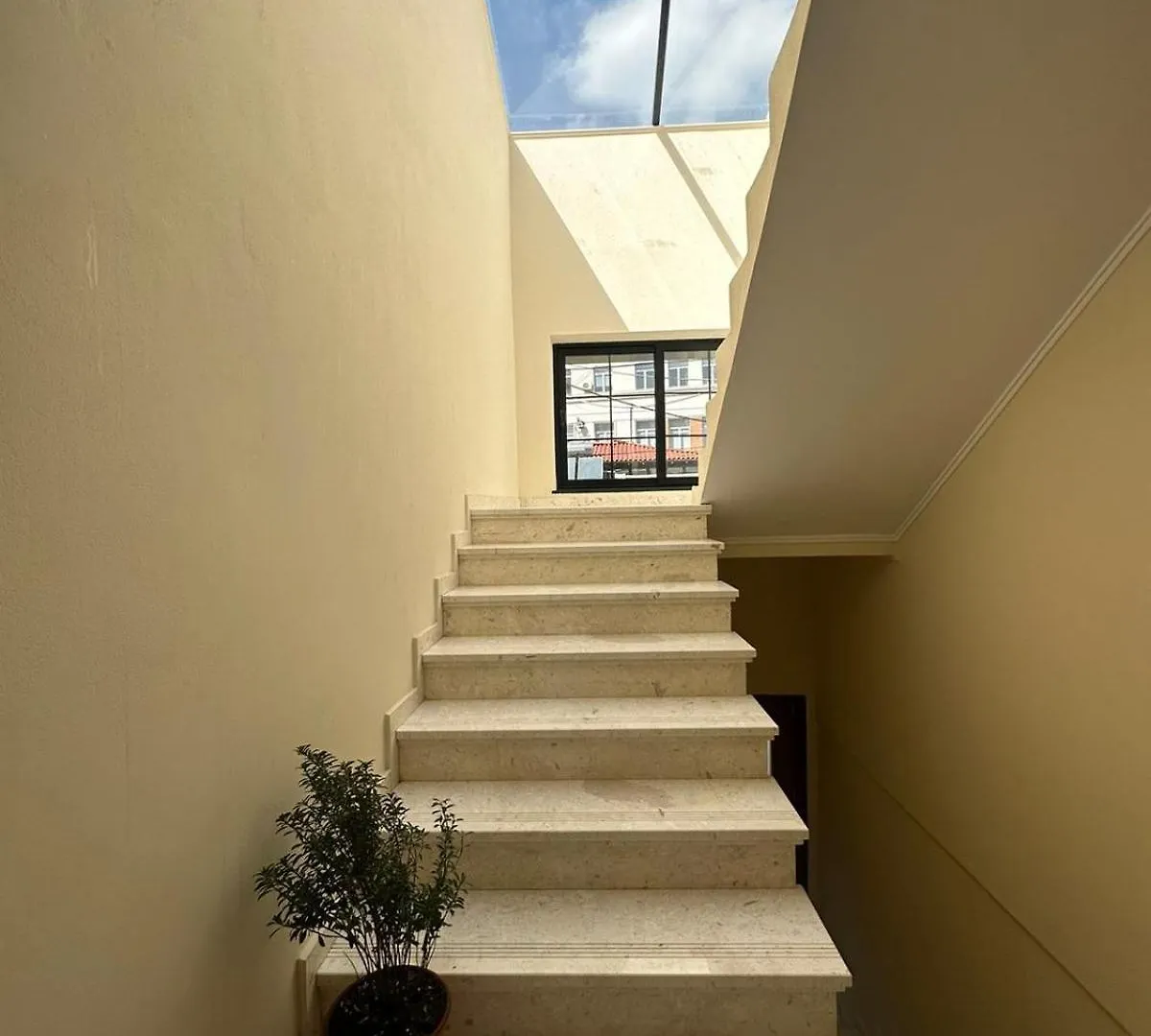 Central Comfort Suites Tirana Apartment